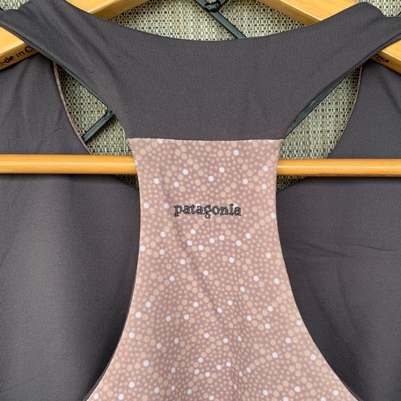Patagonia Tops - Patagonia Exercise Top w Inner Bra Medium